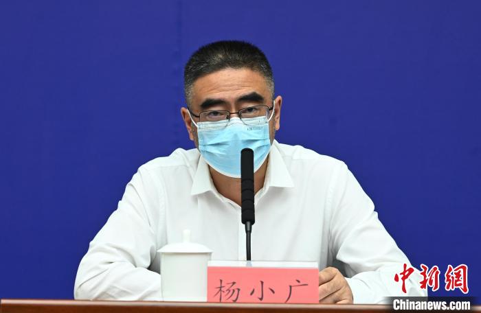 成都市政府副秘書長、市衛(wèi)健委主任楊小廣?！“苍?攝