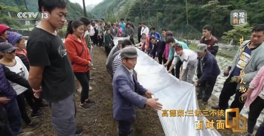 面對面丨“路就在腳下！” 這里的村民日子越過越幸福