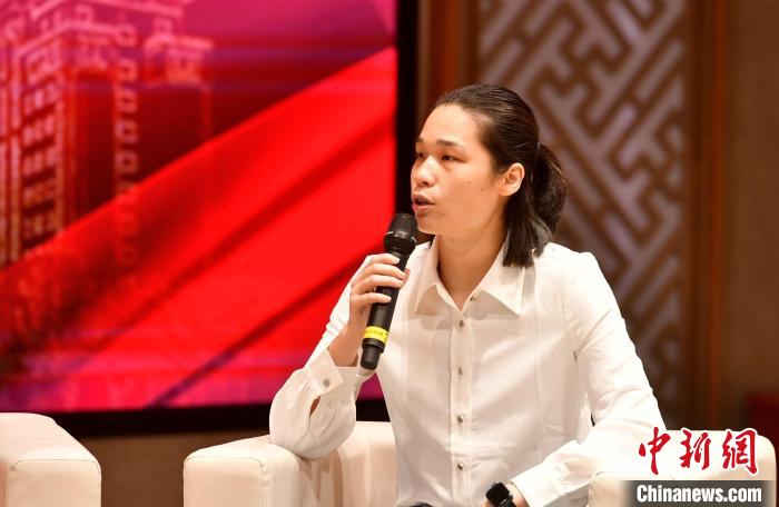 圖為林莉在福建師范大學(xué)分享會(huì)上發(fā)言?！蚊?攝