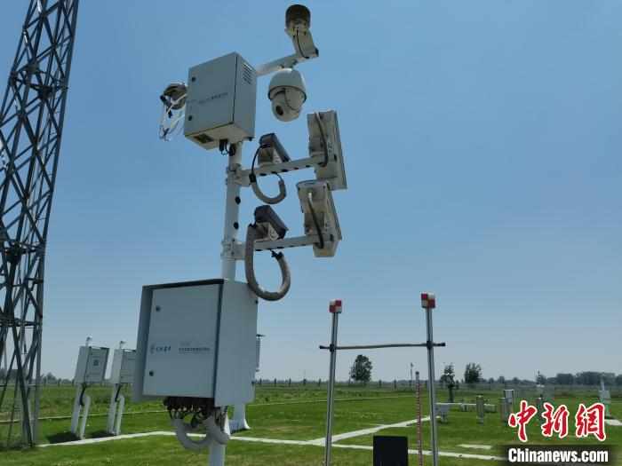 壽縣國家氣候觀象臺內(nèi)各種觀測設(shè)備。　吳然 攝