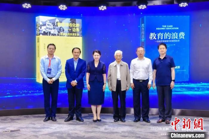 數(shù)智時代教育面臨怎樣的新機遇？專家：積極挖潛創(chuàng)新、謹(jǐn)慎應(yīng)對挑戰(zhàn)