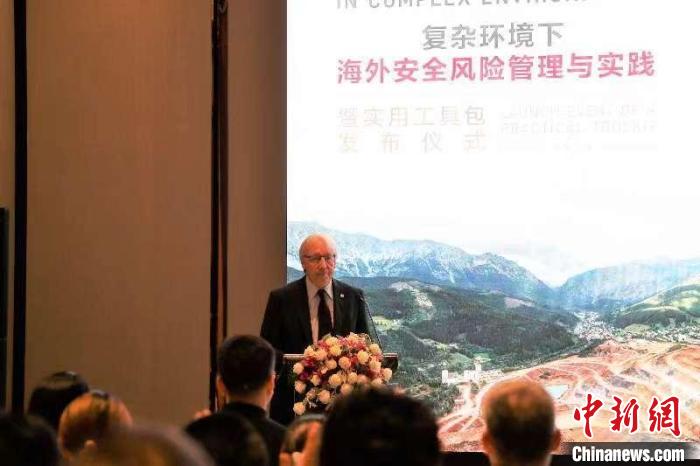圖為紅十字國際委員會主席中國事務(wù)個人特使、東亞地區(qū)代表處主任蒂埃里·梅拉致辭。　紅十字國際委員會供圖