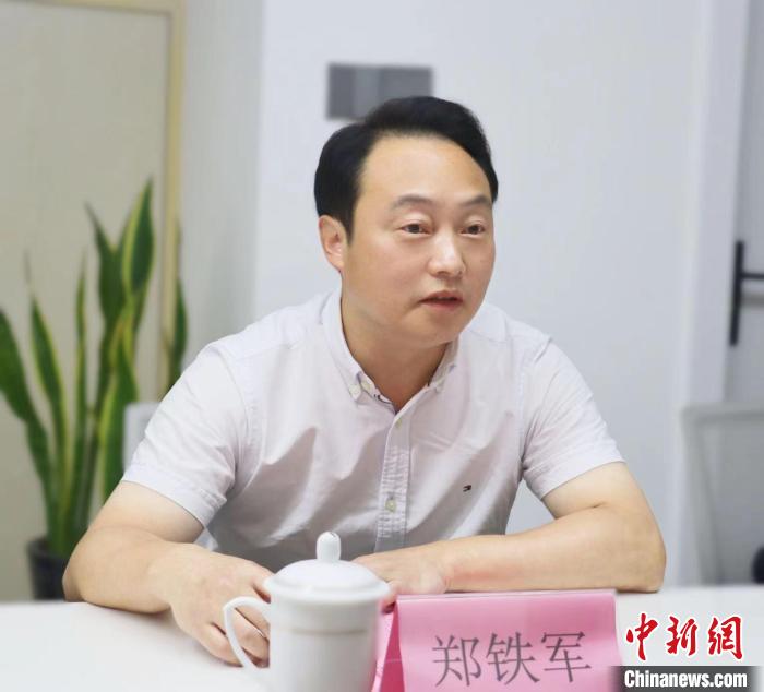 寧德市臺港澳辦主任鄭鐵軍講話?！窃式?攝