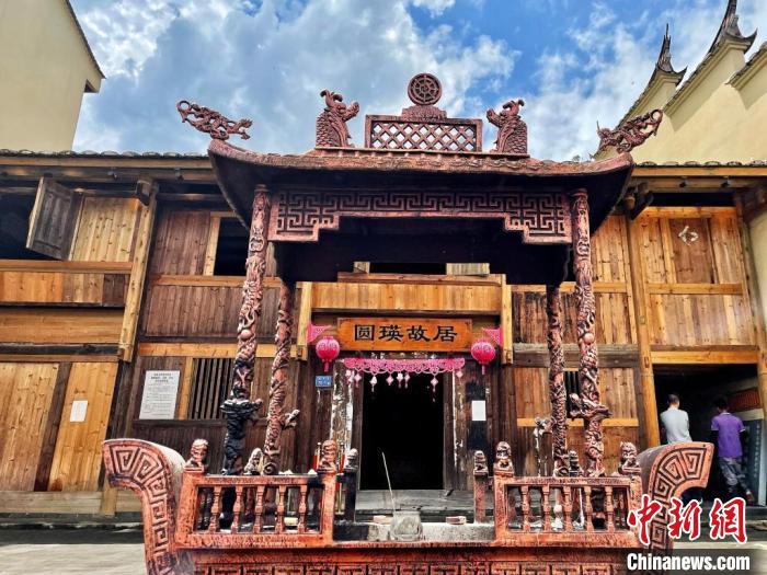 臺灣上趣開新團(tuán)隊入駐古田縣平湖鎮(zhèn)端上村，以“圓瑛法師故里”為主題打造愛國禪意村。　呂巧琴 攝