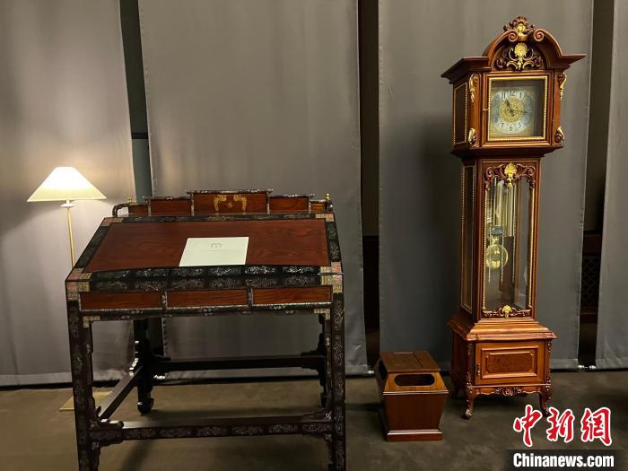圖為春秋館展覽陳設(shè)的青瓦臺家具?！⑿?攝