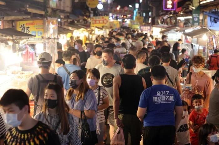 冰粉、雙皮奶、螺螄粉……臺網(wǎng)友發(fā)帖：臺灣街頭越來越多大陸小吃