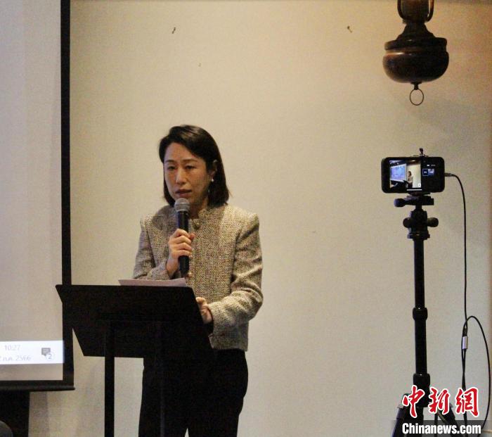 中國駐泰國大使館經(jīng)濟商務(wù)處參贊張瀟瀟致辭。<a target='_blank' href='/' _fcksavedurl='/'><p  align=