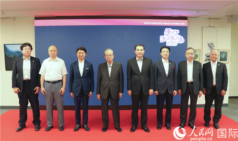 主辦方代表合影。人民網(wǎng) 許可攝
