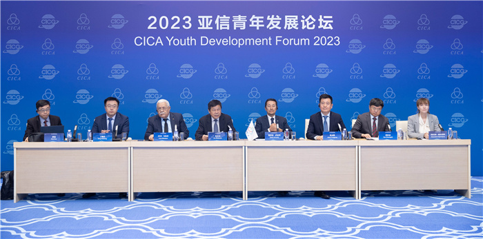 2023亞信青年發(fā)展論壇嘉賓發(fā)言現(xiàn)場(chǎng)。人民畫(huà)報(bào)供圖