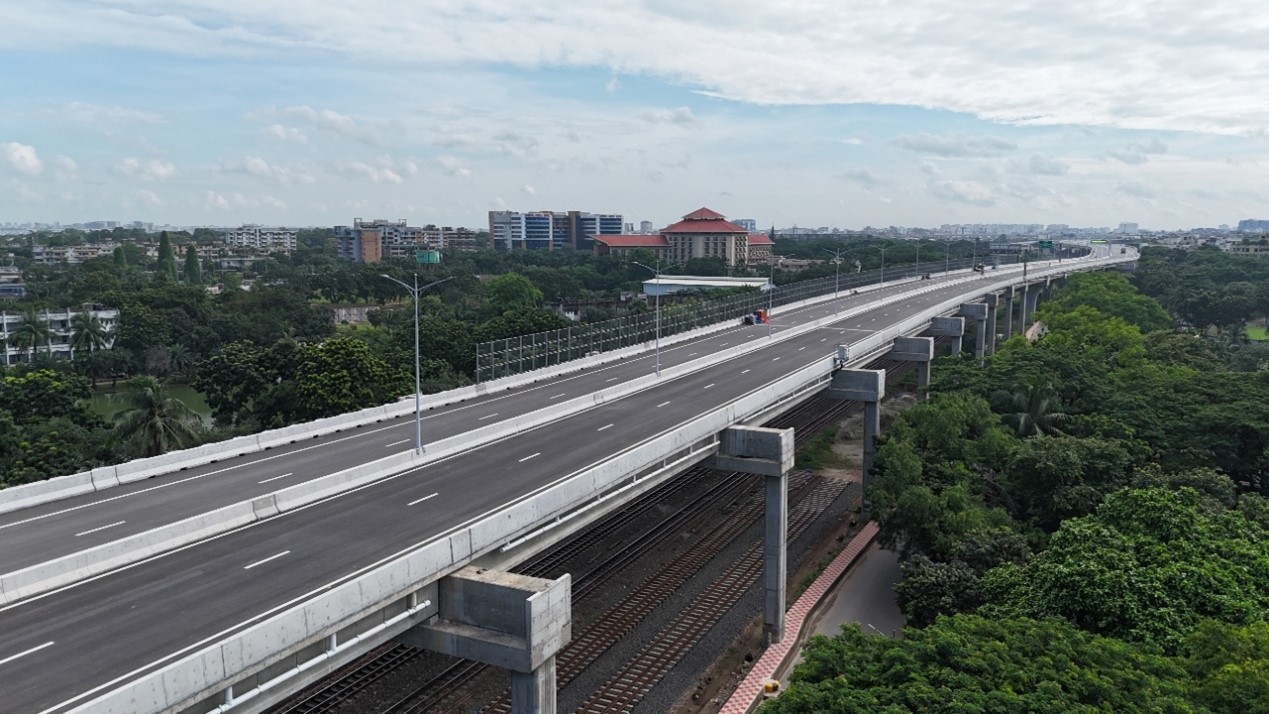孟加拉國達(dá)卡機(jī)場高架快速路項目。鄭小忠攝