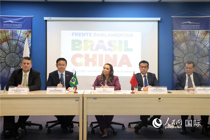 新一屆里約州巴西中國議員陣線在里約熱內盧成立并舉行慶?；顒樱c會嘉賓在現(xiàn)場致辭。 人民網(wǎng)記者 時元皓攝