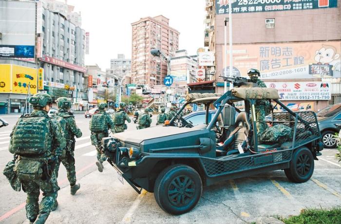 圖為2021年臺陸軍特種作戰(zhàn)指揮部在演習(xí)。圖片來源：臺灣《中國時報》。
