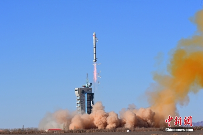 北京時間2023年11月16日11時55分，我國在酒泉衛(wèi)星發(fā)射中心使用長征二號丙運載火箭，成功將新一代海洋水色觀測衛(wèi)星發(fā)射升空，衛(wèi)星順利進入預定軌道，發(fā)射任務獲得圓滿成功。此次任務是長征系列運載火箭第497次飛行。汪江波 攝