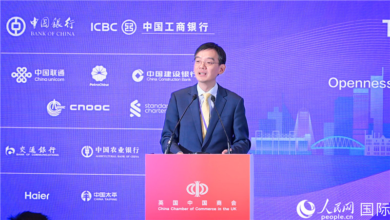 英國中國商會會長、中國銀行倫敦分行行長方文建 致歡迎辭。人民網(wǎng) 郭錦標(biāo)攝