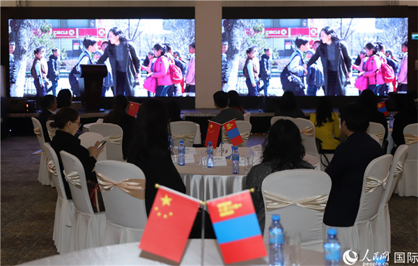 12月1日，活動(dòng)現(xiàn)場(chǎng)播放防治結(jié)核病宣傳短片。人民網(wǎng)記者 霍文攝