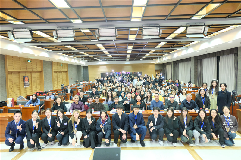 第八屆全國高校西班牙語配音大賽決賽現(xiàn)場合影。主辦方供圖