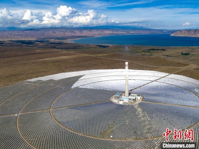 資料圖：光伏發(fā)電園區(qū)一隅。張進(jìn)剛 攝