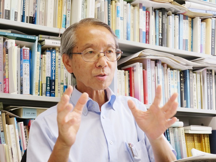 日本創(chuàng)價(jià)大學(xué)教授高橋強(qiáng)接受人民網(wǎng)采訪。（視頻截圖）