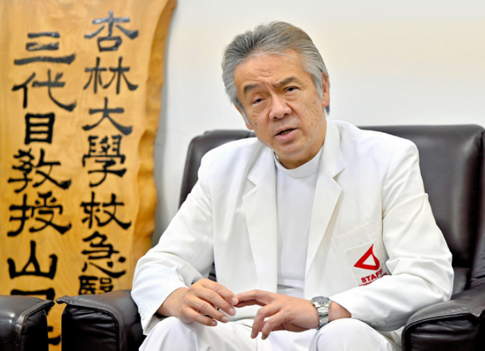 日本杏林大學(xué)醫(yī)學(xué)部教授山口芳裕。（圖片來(lái)源：《朝日新聞》）