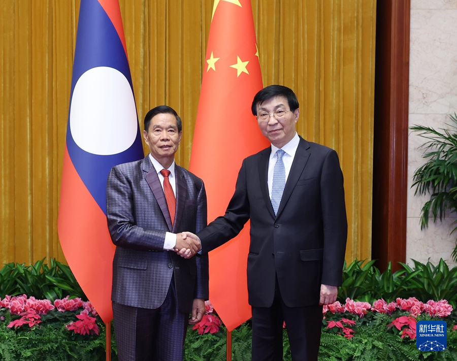 1月22日，中共中央政治局常委、全國政協(xié)主席王滬寧在北京會見老撾人民革命黨中央政治局委員、建國陣線中央委員會主席辛拉馮。新華社記者 王曄 攝