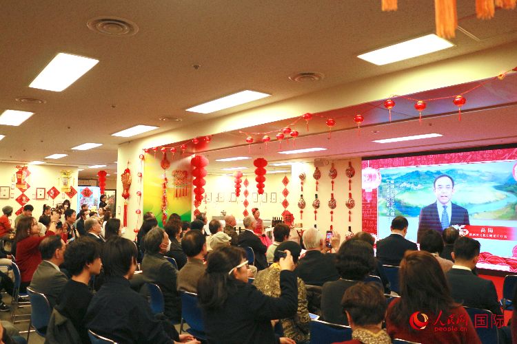 2月9日，“喜迎龍年·品味陜西”——2024新春迎福（展）聯(lián)歡會(huì)暨陜西文化年在東京中國文化中心拉開帷幕。人民網(wǎng) 許可攝
