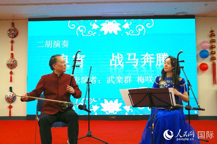 二胡合奏。人民網(wǎng) 許可攝