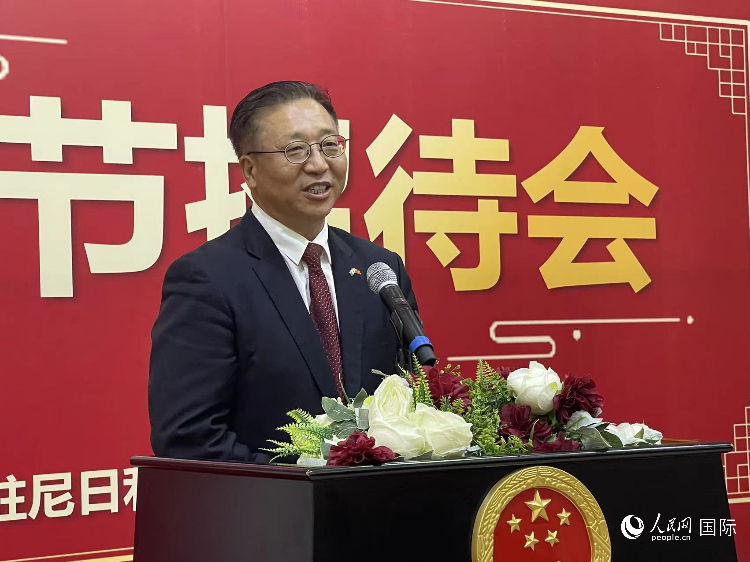 中國(guó)駐尼日利亞大使崔建春致辭。人民網(wǎng)記者 姜宣攝