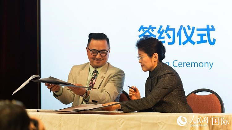 山東省圖書館與舊金山公共圖書館簽署合作協(xié)議。