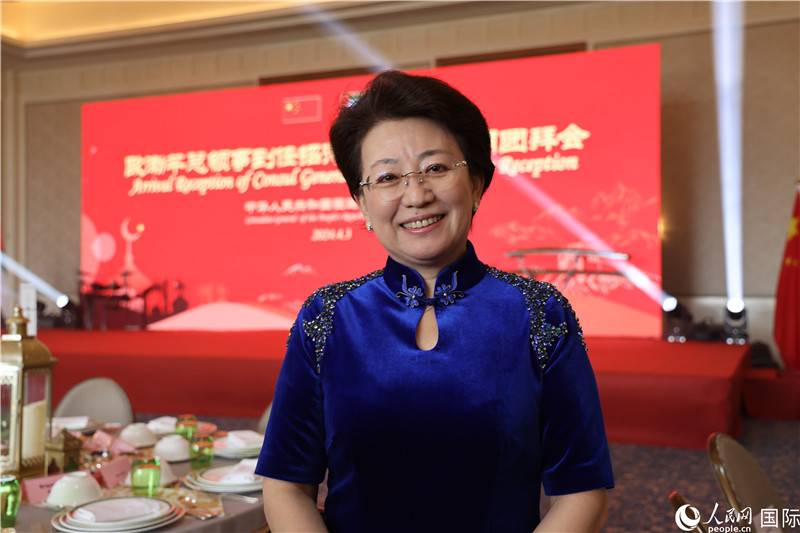 中國駐迪拜第十一任總領(lǐng)事歐渤芊。人民網(wǎng) 閆夢(mèng)攝