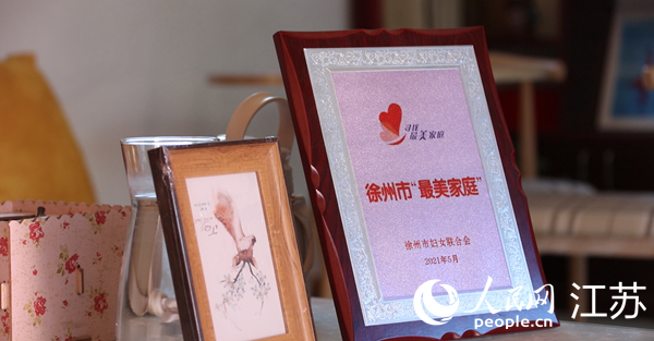 王繼蓮家庭獲得的部分榮譽(yù)。人民網(wǎng) 冷金明攝