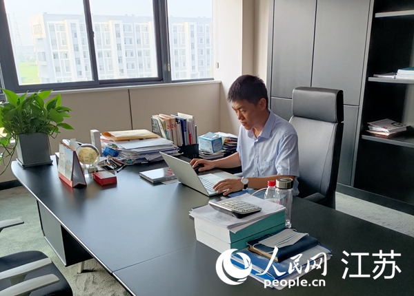 江蘇海安市2021年引進的高端人才朱涼偉博士。人民網記者 王繼亮攝