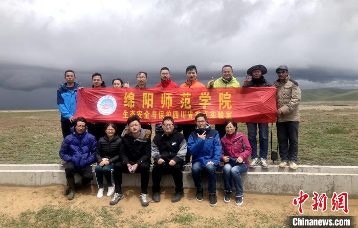 圖為綜合考察團野外調(diào)查組在西藏安多縣。西藏那曲市林業(yè)和草原局供圖