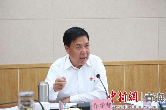 圖為黃南州州長(zhǎng)喬學(xué)智講話。黃宣攝