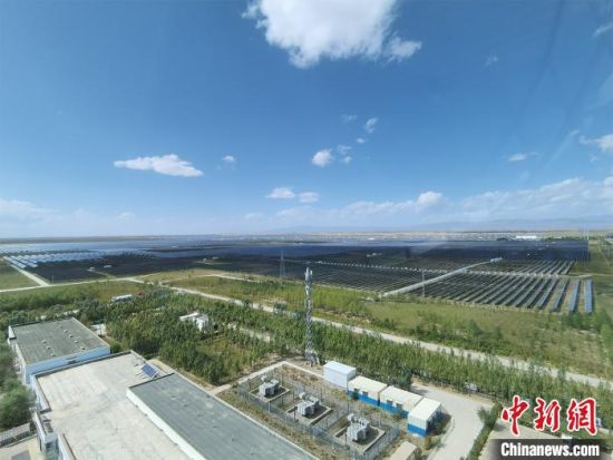  圖為塔拉灘光伏產(chǎn)業(yè)園區(qū)?！∑钤鲚怼z