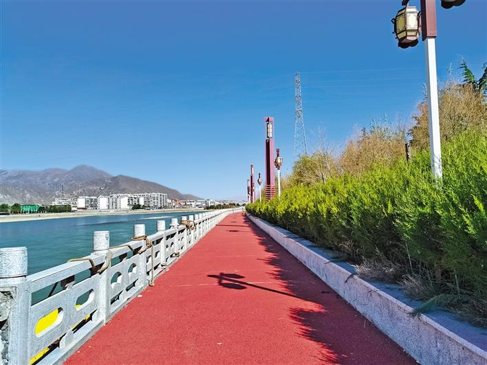 圖為濱河體育公園自行車車道。.jpg