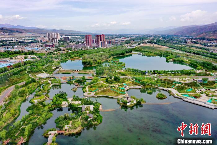西北城市西寧立生態(tài)文明高地新典范：“一城山水、百園千姿”