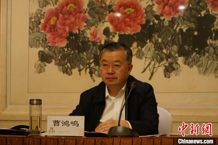 圖為全國人大常委會委員、全國人大華僑委員會副主任委員、致公黨中央副主席曹鴻鳴講話?！∨擞隄?攝