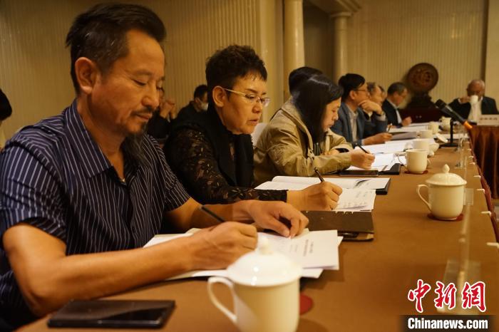 圖為座談會現(xiàn)場?！∨擞隄?攝