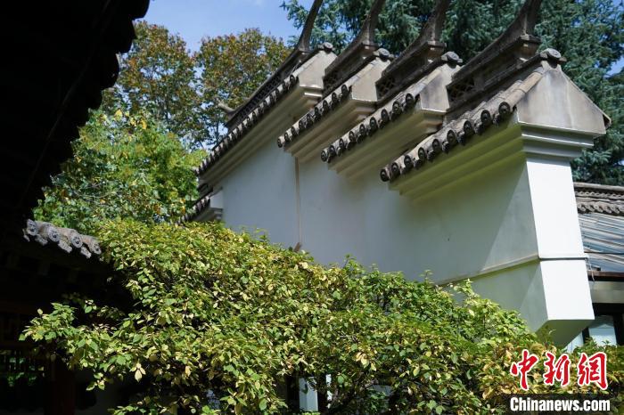 圖為西寧園林植物園內(nèi)的蘇式風(fēng)格建筑?！●R銘言 攝