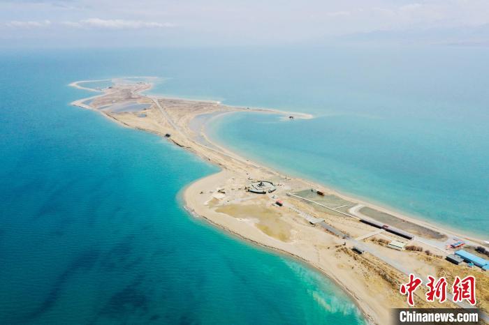 圖為青海湖?！±罱瓕?攝