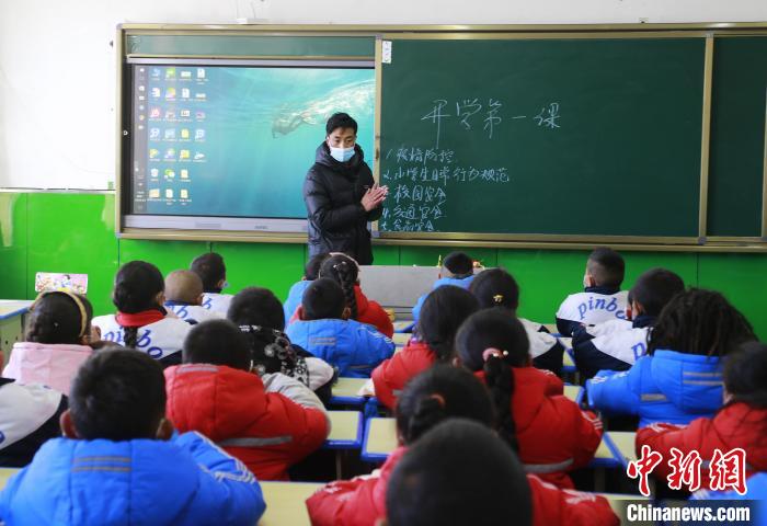 圖為學(xué)生正在上課?！●R銘言 攝