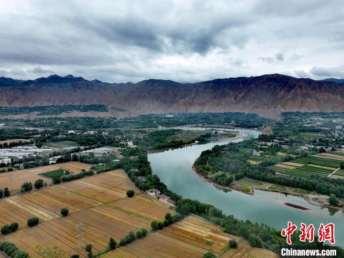 圖為黃河岸畔景色。(資料圖) 李玉峰 攝