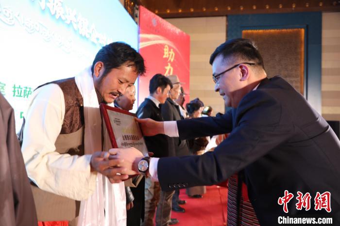 圖為拉薩市銀企對(duì)接洽談會(huì)現(xiàn)場(chǎng)。　格桑倫珠 攝