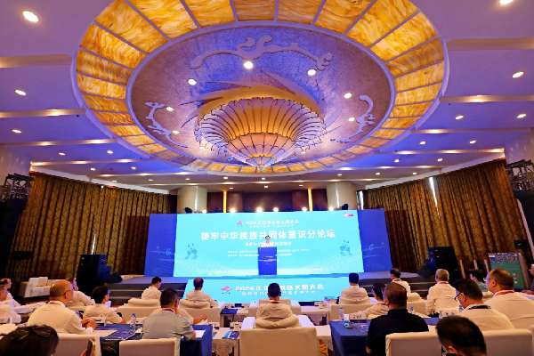 講好中華民族共同體故事，讓網(wǎng)絡(luò)“連心”更“聚心”