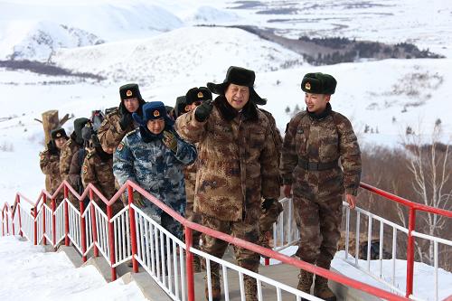  2014年1月26日上午，習(xí)近平來(lái)到內(nèi)蒙古邊防某團(tuán)三角山哨所，看望正在執(zhí)勤的戰(zhàn)士。新華社記者 李剛 攝