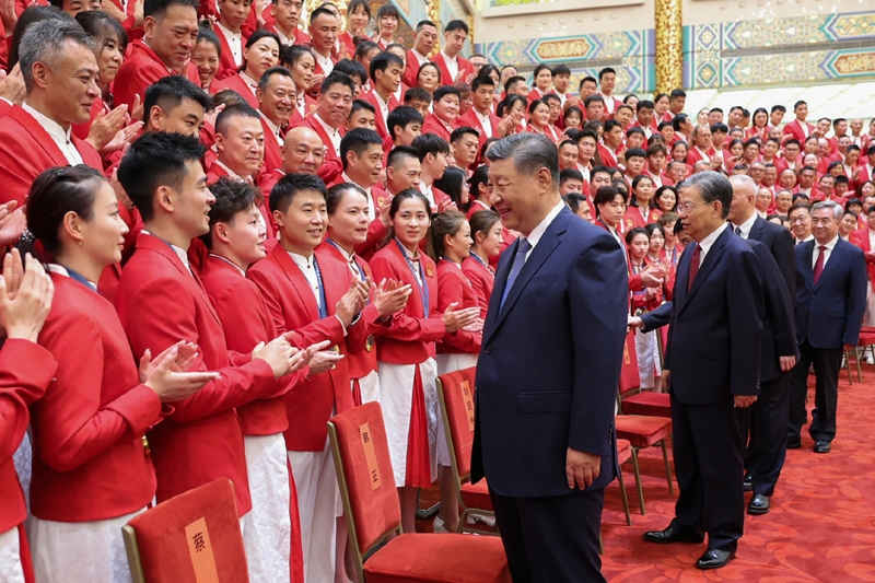 2024年8月20日，習(xí)近平總書(shū)記在人民大會(huì)堂接見(jiàn)第33屆夏季奧林匹克運(yùn)動(dòng)會(huì)中國(guó)體育代表團(tuán)全體成員。