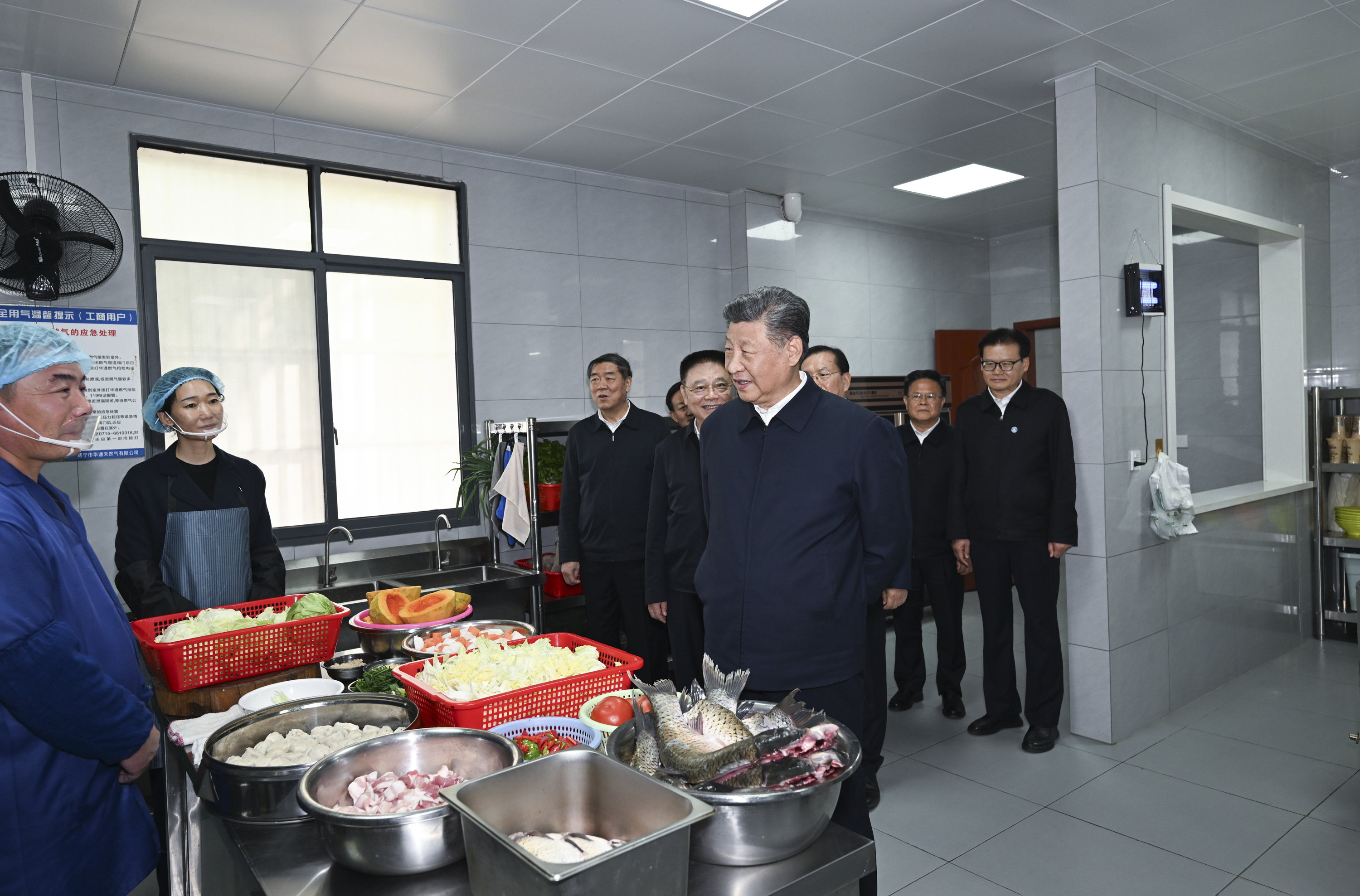 2024年11月5日，習(xí)近平總書記在湖北省咸寧市嘉魚縣潘家灣鎮(zhèn)四邑村考察。