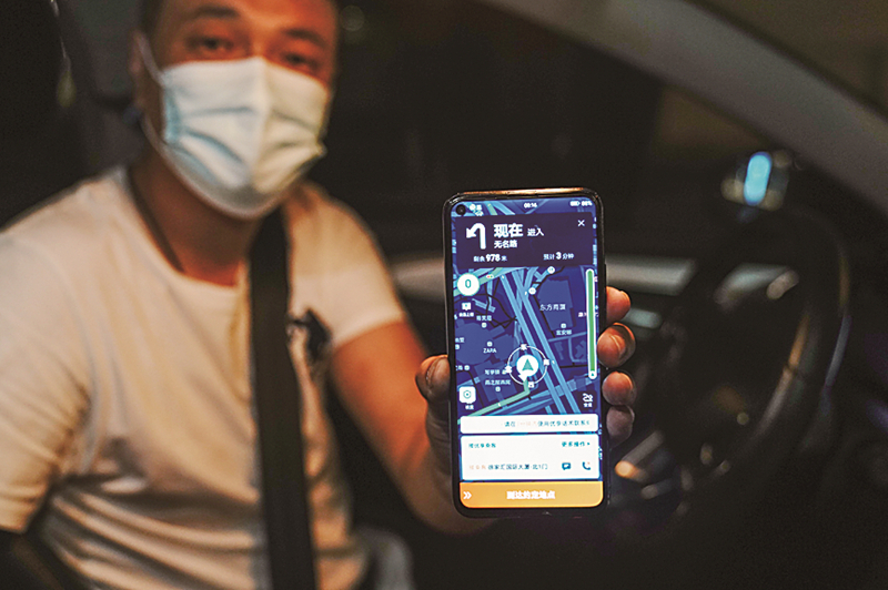 2022年6月1日凌晨，網(wǎng)約車司機黃興展示他當(dāng)天接到的第一單。