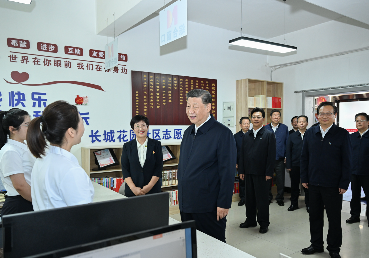 2024年6月19日，習(xí)近平總書記來到寧夏銀川市金鳳區(qū)長城花園社區(qū)考察。