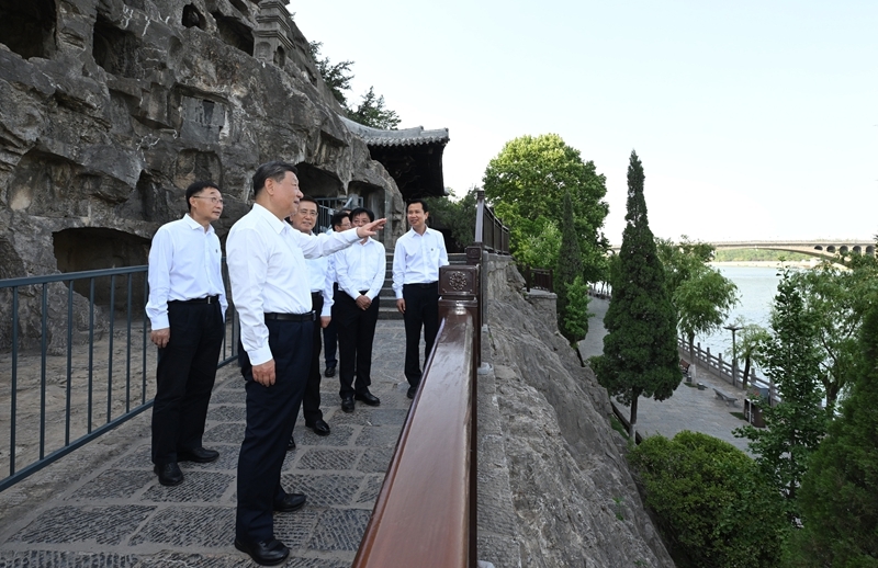 2025年5月19日至20日，中共中央總書記、國家主席、中央軍委主席習近平在河南考察。這是19日下午，習近平在洛陽龍門石窟考察。新華社記者 謝環(huán)馳 攝